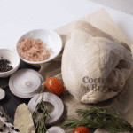 Pechuga con hueso y piel de pollo de pastoreo lista para hornear – Cortes & Brasas