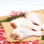 Muslitos de muslo de pollo de pastoreo crudos listos para marinar – Cortes & Brasas